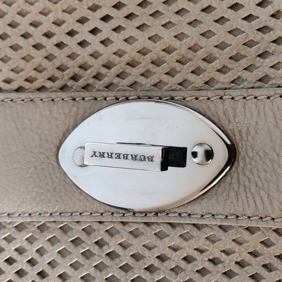 Gorgeous Burberry Suede Neutral Leather Hobo Minimalist - Picture 17 of 17